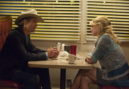 Still of Joelle Carter and Timothy Olyphant in Justified (2010)