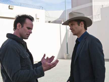 Still of Walton Goggins and Timothy Olyphant in Justified (2010)