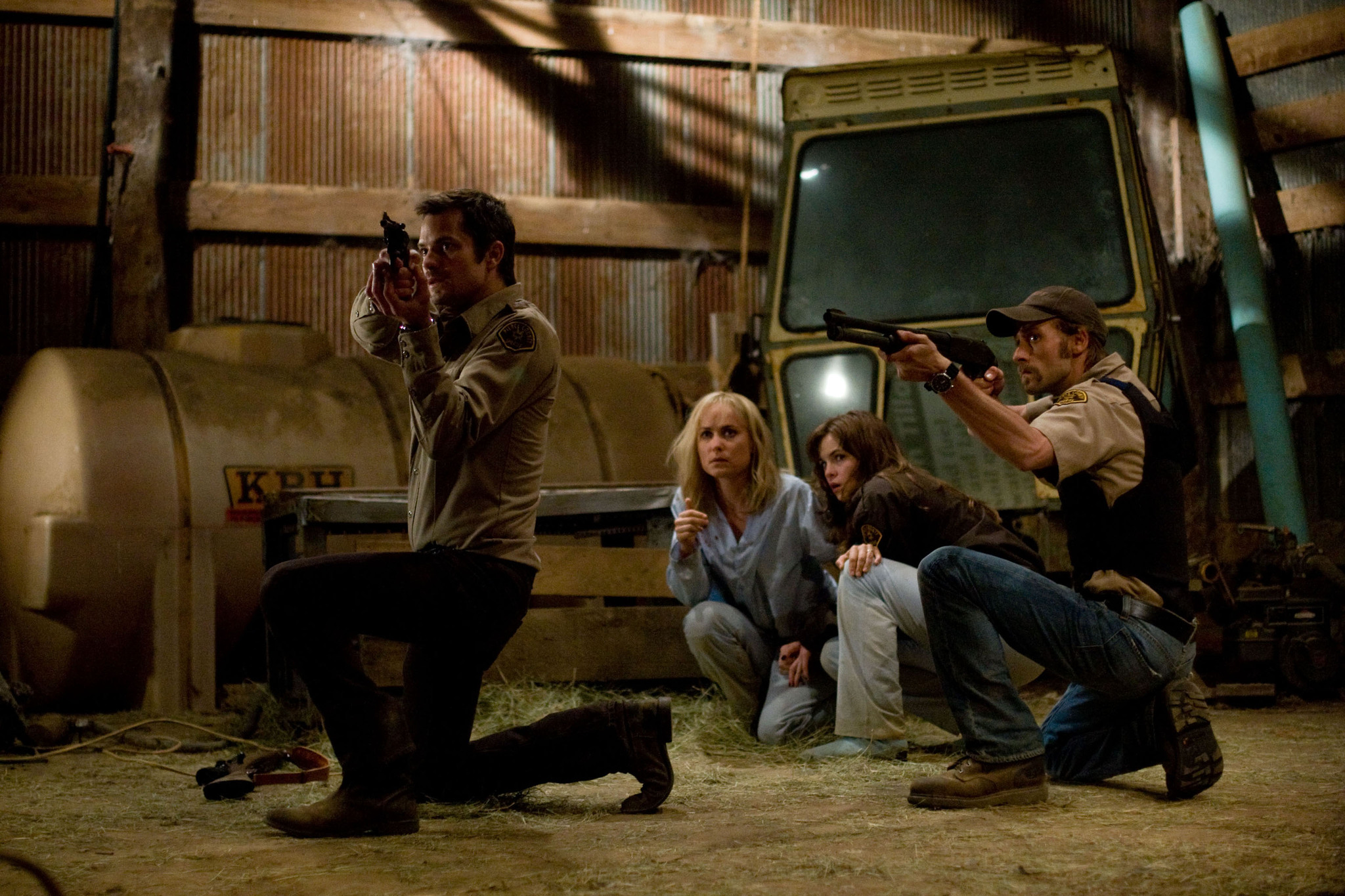 Still of Radha Mitchell, Timothy Olyphant, Danielle Panabaker and Joe Anderson in Beprociai (2010)