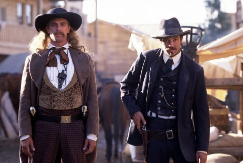 Still of Keith Carradine and Timothy Olyphant in Deadwood (2004)