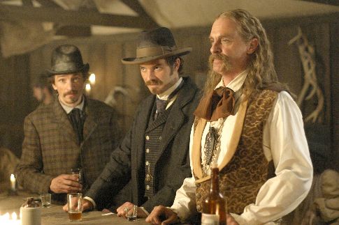 Still of Keith Carradine, John Hawkes and Timothy Olyphant in Deadwood (2004)