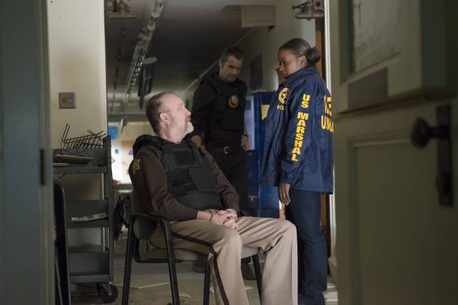 Still of Jim Beaver, Timothy Olyphant and Erica Tazel in Justified (2010)