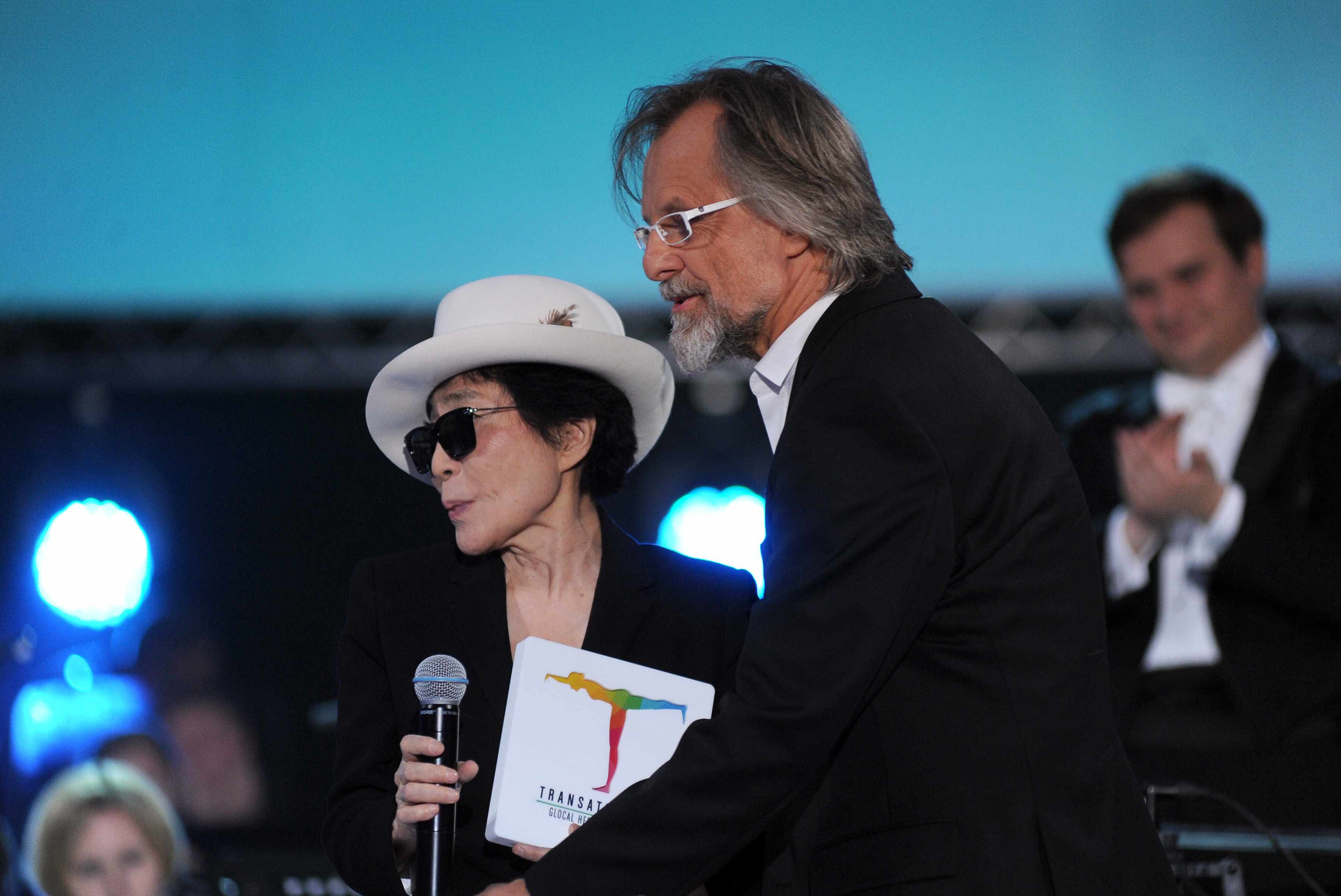 Yoko Ono accepts Transatlantyk Glocal Hero Award 2013 from Jan A.P. Kaczmarek