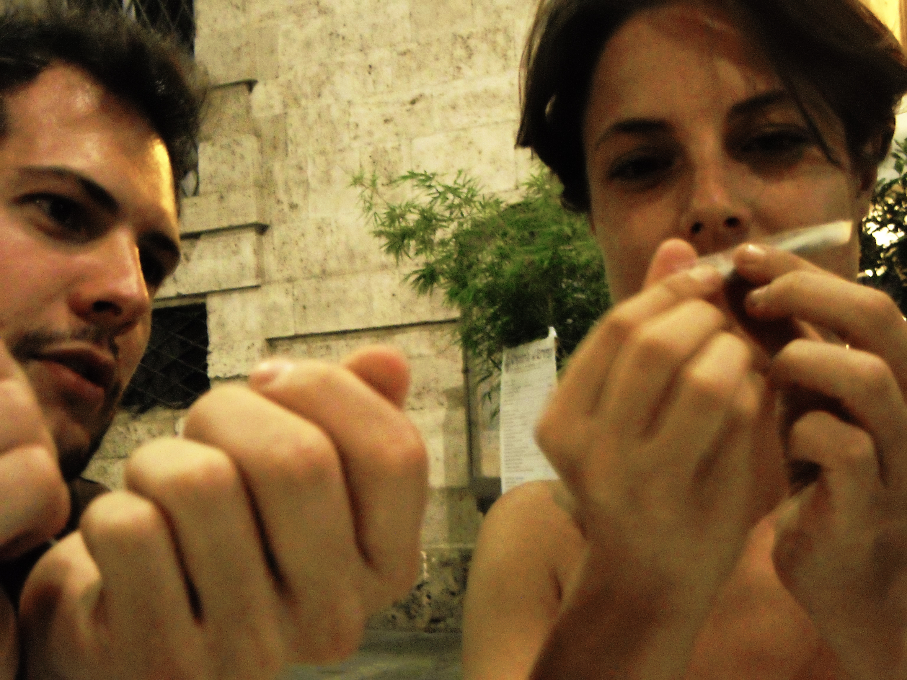 Roma/Simone Francia con Lorenza Caroleo(mentre si esercitano su l'uso di un oggetto di scena)-durante una pausa delle prove di