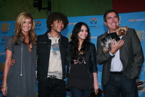 Corbin Bleu, Kenny Ortega, Ashley Tisdale and Vanessa Hudgens at event of High School Musical 2 (2007)
