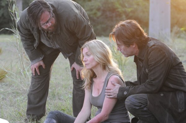 Still of Billy Burke, Elizabeth Mitchell and Zak Orth in Revolution (2012)