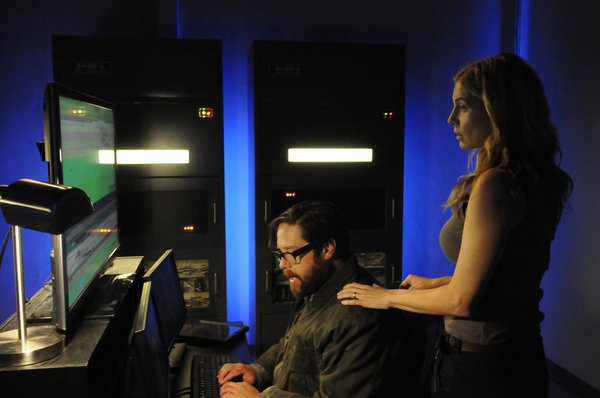 Still of Elizabeth Mitchell and Zak Orth in Revolution (2012)