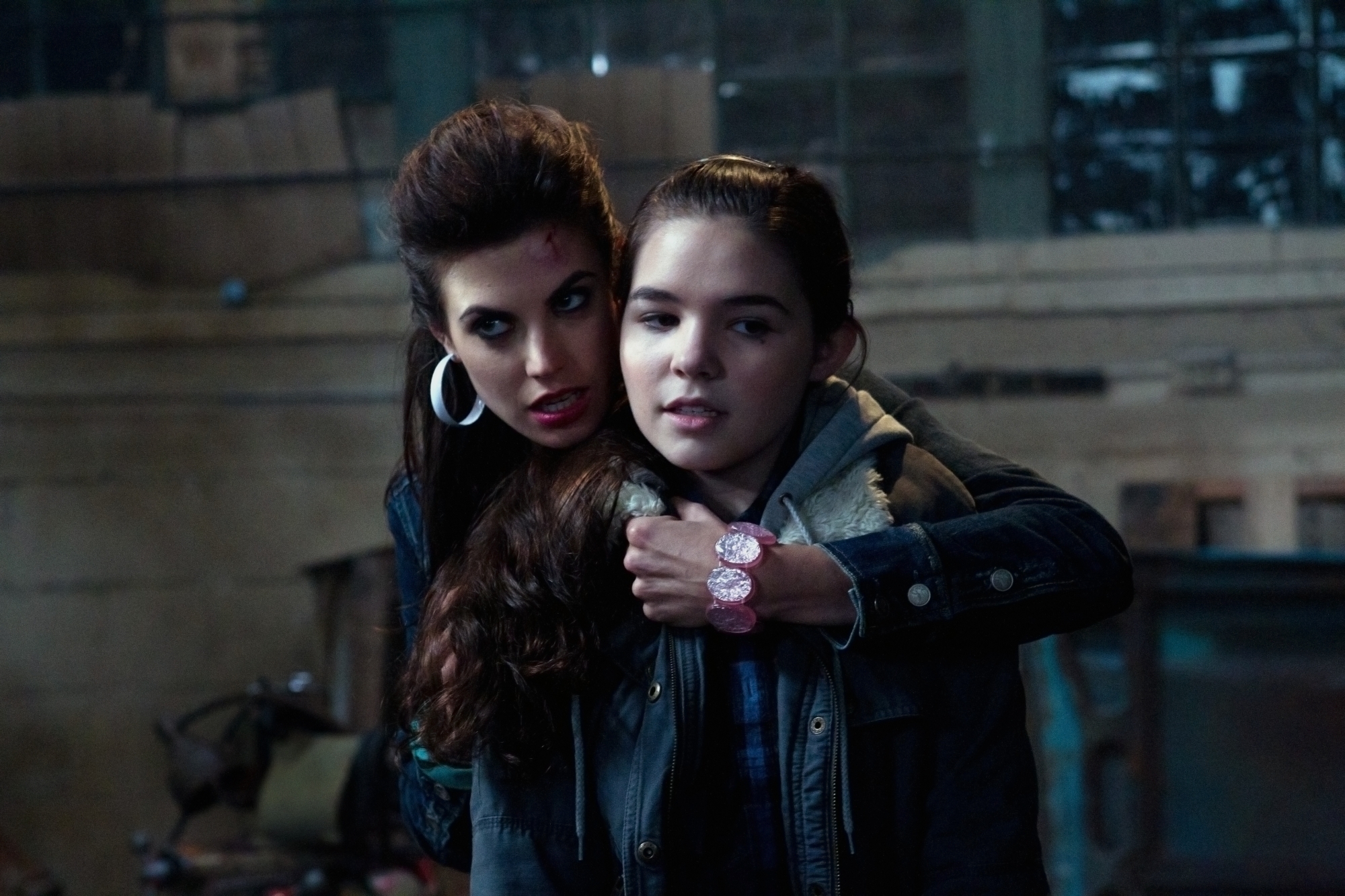 Still of Meghan Ory and Madison McLaughlin in Supernatural (2005)
