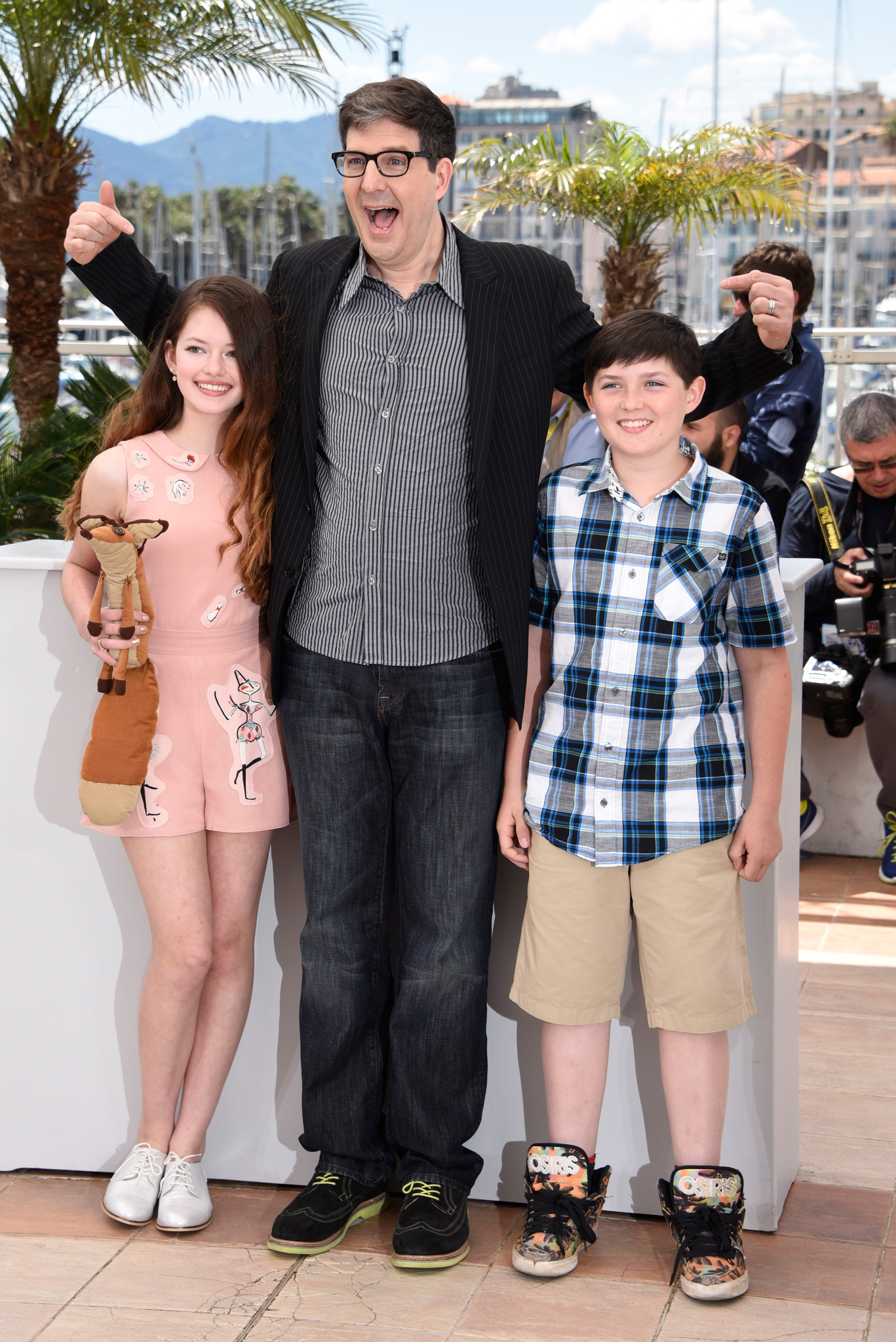 Mark Osborne, Riley Osborne and Mackenzie Foy at event of Mazasis princas (2015)