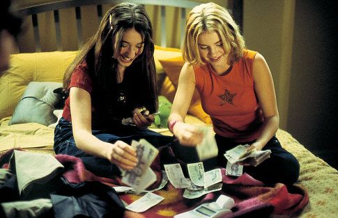 Still of Elisha Cuthbert and Sarah Osman in Lucky Girl (2001)