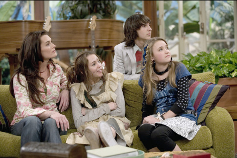 Still of Brooke Shields, Emily Osment and Miley Cyrus in Hannah Montana (2006)