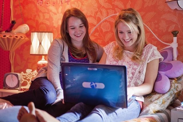 Still of Emily Osment and Kay Panabaker in Cyberbully (2011)