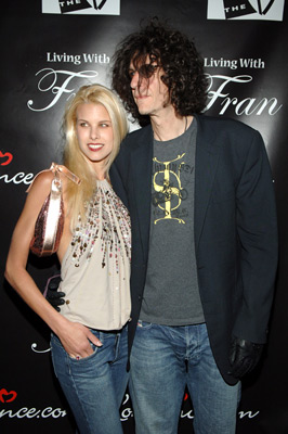 Howard Stern and Beth Stern at event of Living with Fran (2005)