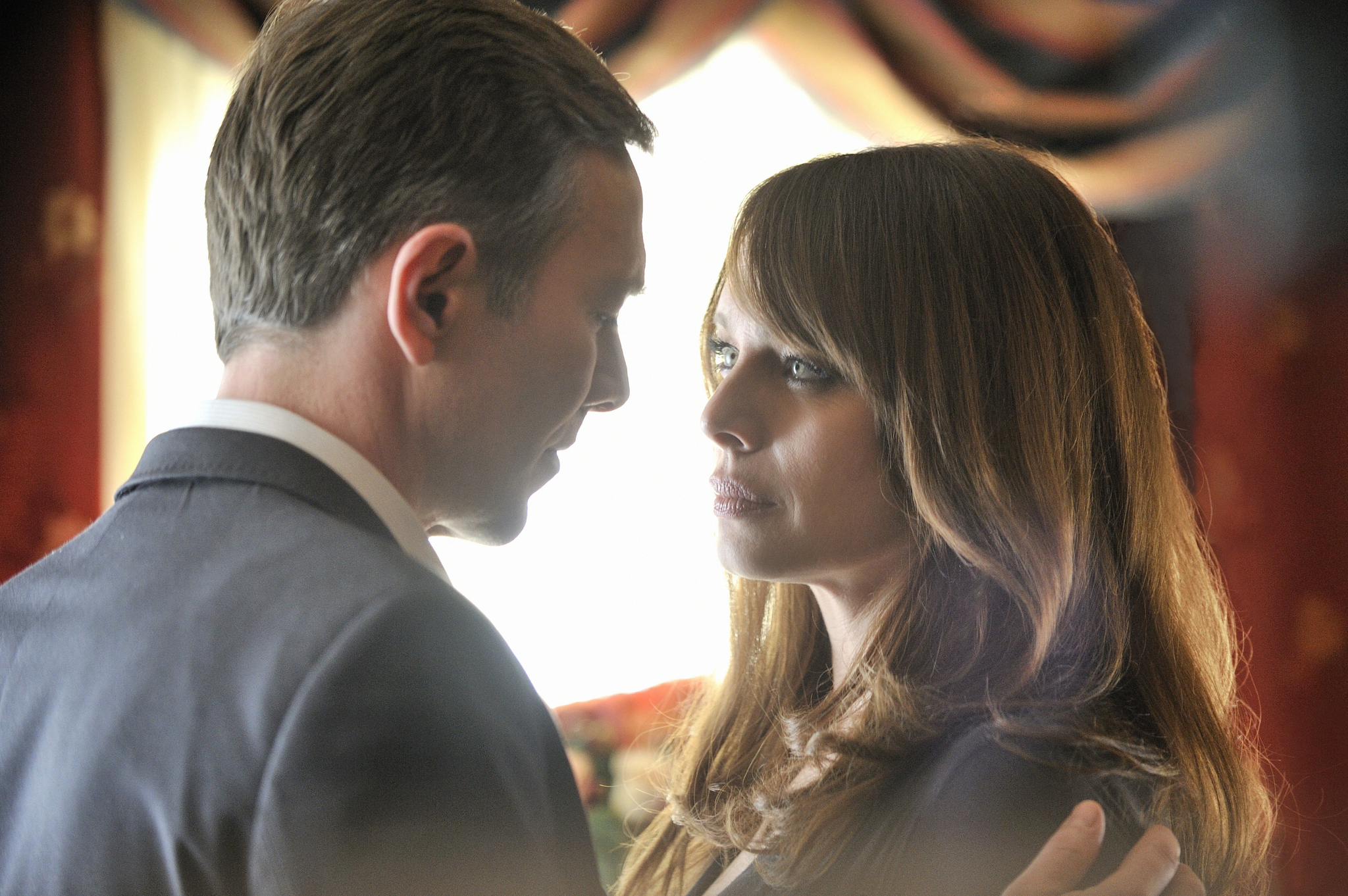 Still of Melinda Clarke and Peter Outerbridge in Nikita (2010)