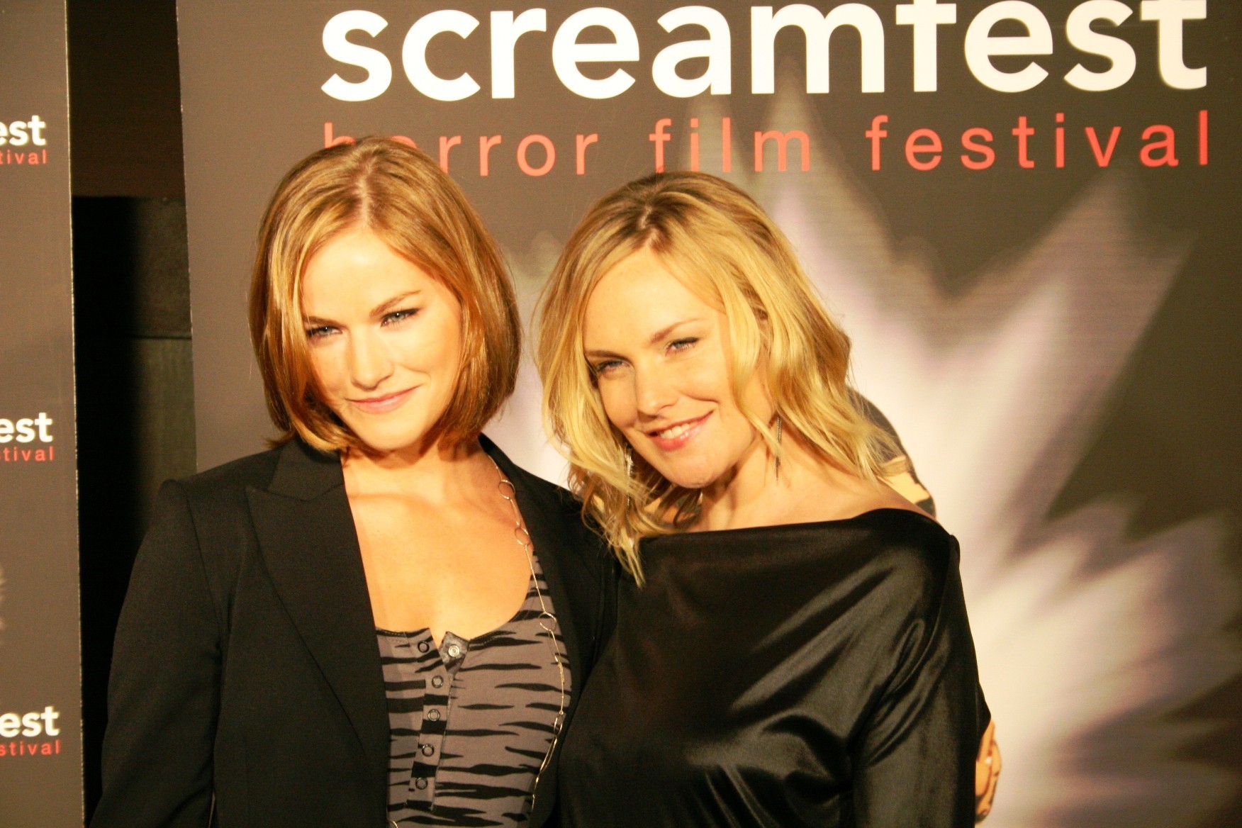 Laura Allen and Kelly Overton at event of The Collective (2008)