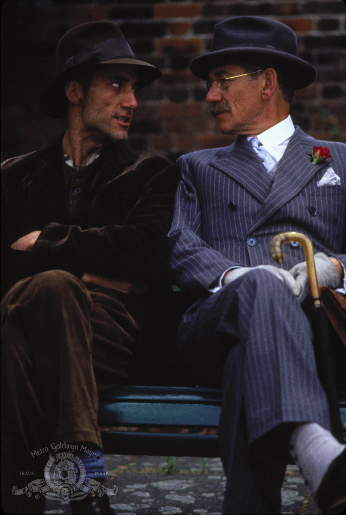 Still of Ian McKellen and Clive Owen in Bent (1997)