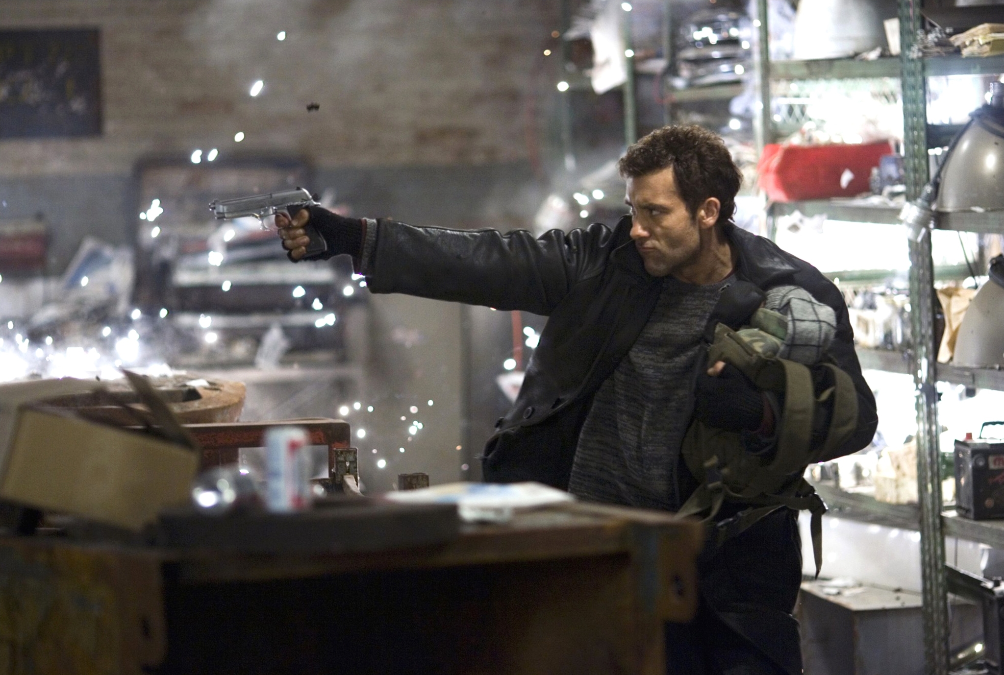 Still of Clive Owen in Shoot 'Em Up (2007)