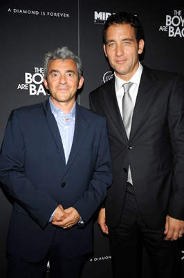 Clive Owen and Daniel Battsek at event of The Boys Are Back (2009)