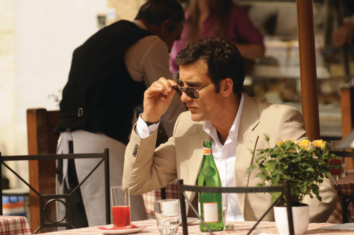 Still of Clive Owen in Sukti reikaliukai (2009)