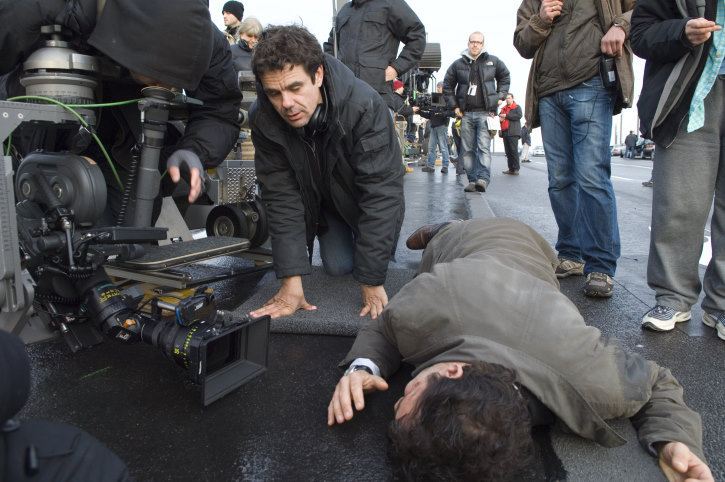 Still of Clive Owen and Tom Tykwer in The International (2009)