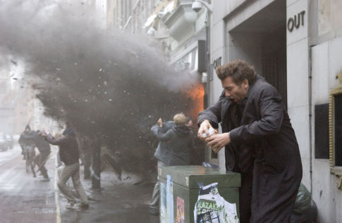 Still of Clive Owen in Children of Men (2006)