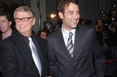 Mike Nichols and Clive Owen at event of Closer (2004)