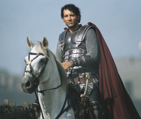 Still of Clive Owen in Karalius Arturas (2004)