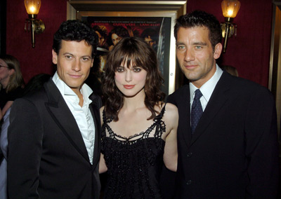 Ioan Gruffudd, Keira Knightley and Clive Owen at event of Karalius Arturas (2004)