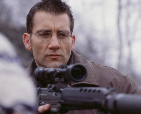 Still of Clive Owen in The Bourne Identity (2002)