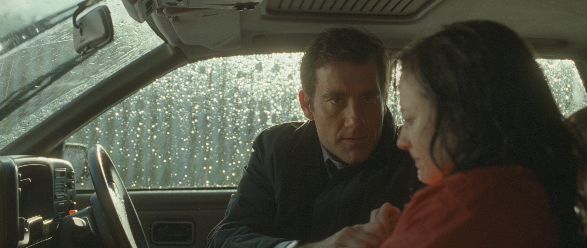 Still of Clive Owen and Andrea Riseborough in Shadow Dancer (2012)