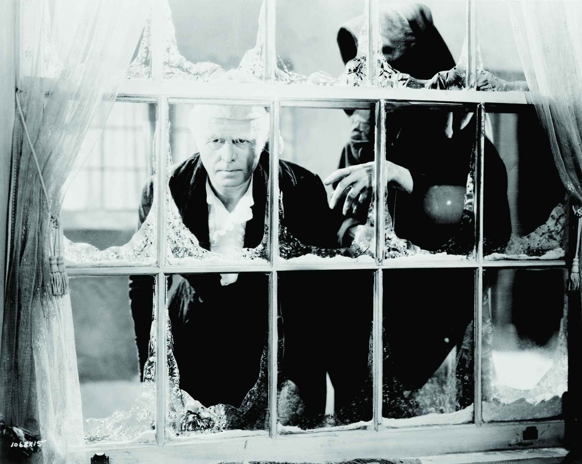 Still of D'Arcy Corrigan and Reginald Owen in A Christmas Carol (1938)