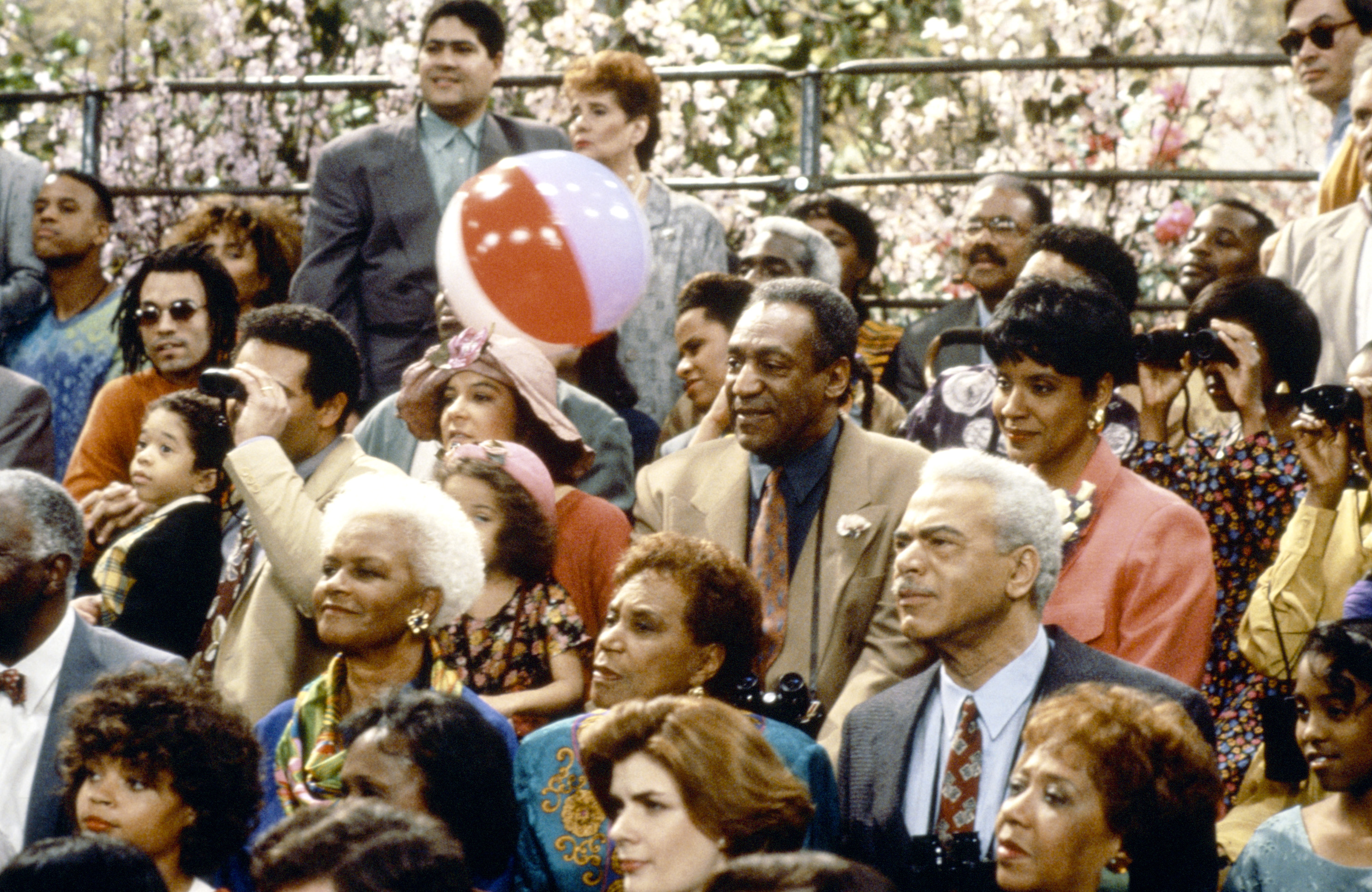 Still of Bill Cosby, Gary LeRoi Gray, Earle Hyman, Sabrina Le Beauf, Geoffrey Owens, Phylicia Rashad, Clarice Taylor and Jessica Ann Vaughn in The Cosby Show (1984)