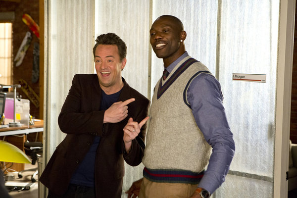 Still of Matthew Perry and Terrell Owens in Go On (2012)
