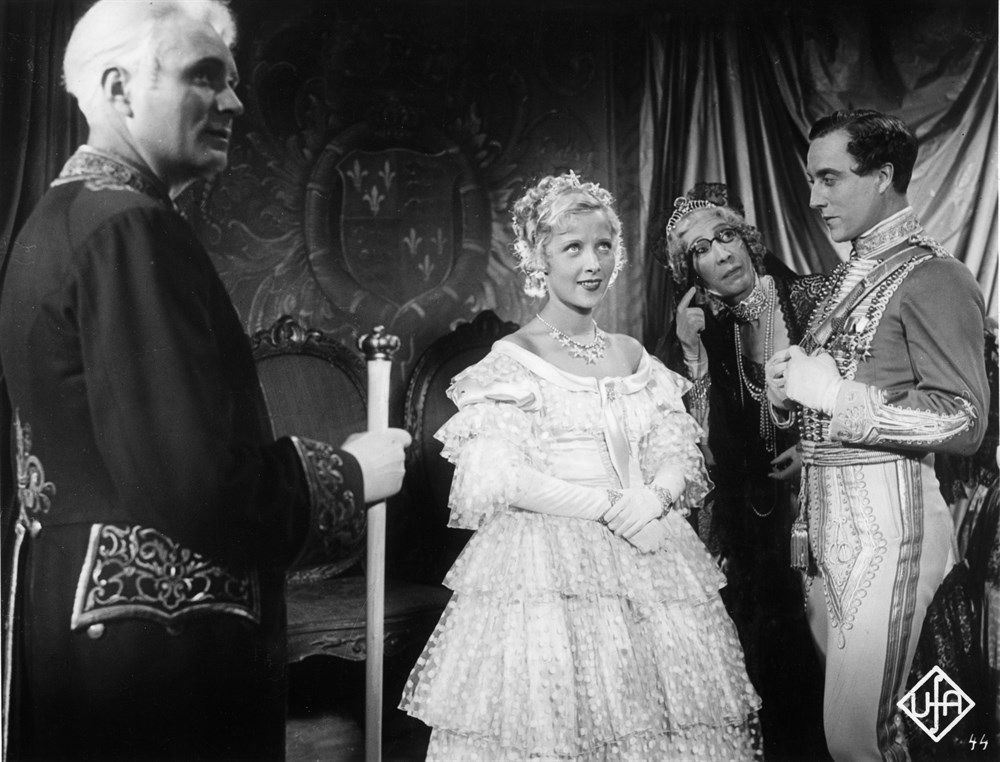 Still of Ludwig Berger and Madeleine Ozeray in La guerre des valses (1933)