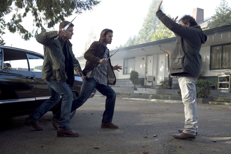 Still of Jensen Ackles, Curtis Armstrong and Jared Padalecki in Supernatural (2005)