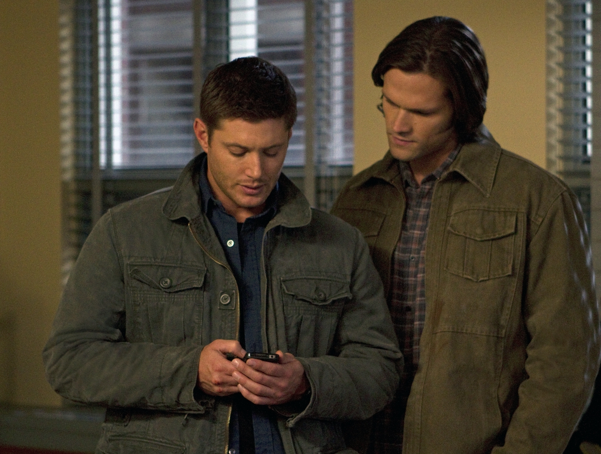 Still of Jensen Ackles and Jared Padalecki in Supernatural (2005)