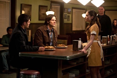 Still of Jensen Ackles, Jared Padalecki and Julia Maxwell in Supernatural (2005)