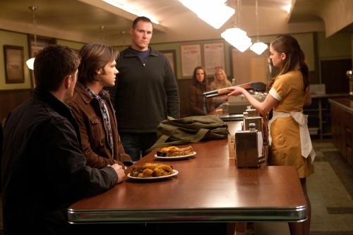 Still of Jensen Ackles, Jared Padalecki and Julia Maxwell in Supernatural (2005)