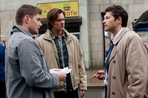 Still of Jensen Ackles, Misha Collins and Jared Padalecki in Supernatural (2005)