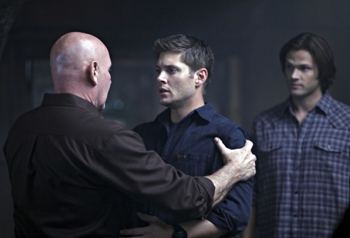 Still of Jensen Ackles, Jared Padalecki and Mitch Pileggi in Supernatural (2005)