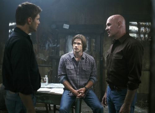 Still of Jensen Ackles, Jared Padalecki and Mitch Pileggi in Supernatural (2005)