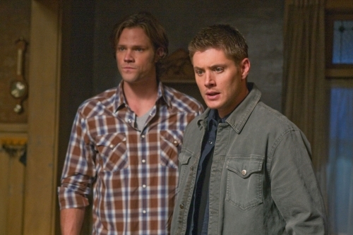 Still of Jensen Ackles and Jared Padalecki in Supernatural (2005)