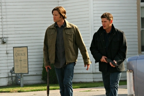 Still of Jensen Ackles and Jared Padalecki in Supernatural (2005)