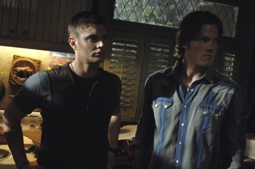 Still of Jensen Ackles and Jared Padalecki in Supernatural (2005)