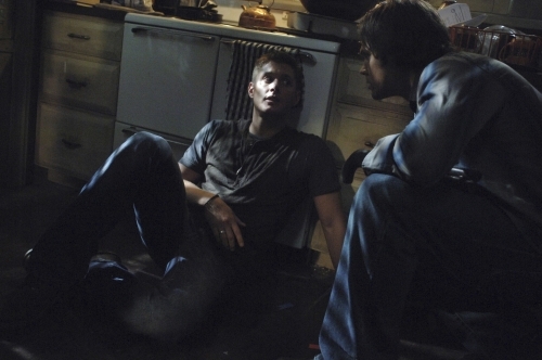 Still of Jensen Ackles and Jared Padalecki in Supernatural (2005)