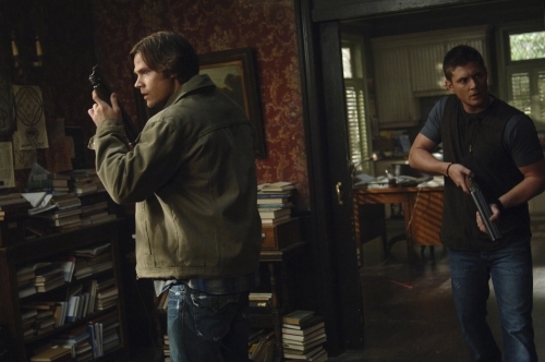 Still of Jensen Ackles and Jared Padalecki in Supernatural (2005)