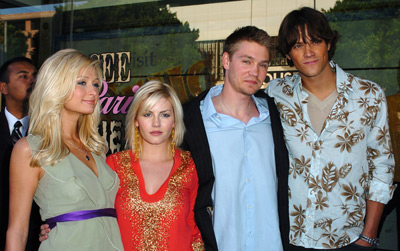 Elisha Cuthbert, Paris Hilton, Chad Michael Murray and Jared Padalecki at event of Vasko namai (2005)