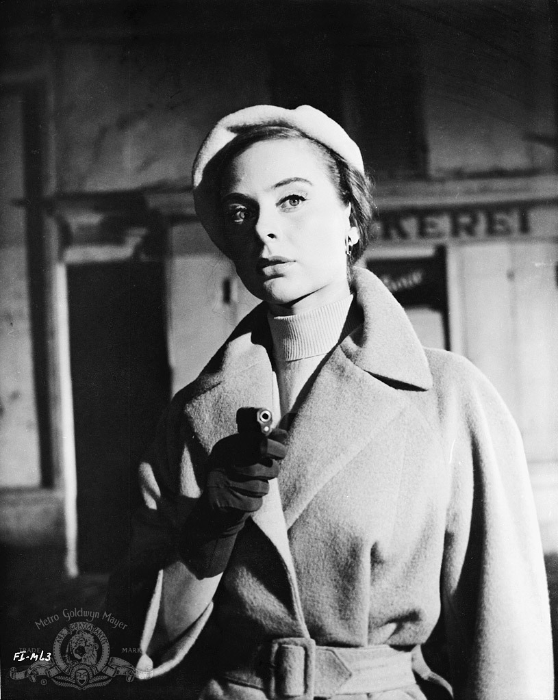 Still of Geneviève Page in Foreign Intrigue (1956)