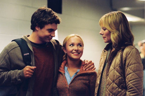 L-R: Teddy (Trevor Blumas), Gen (Hayden Panettiere), Tina (Kim Cattrall).