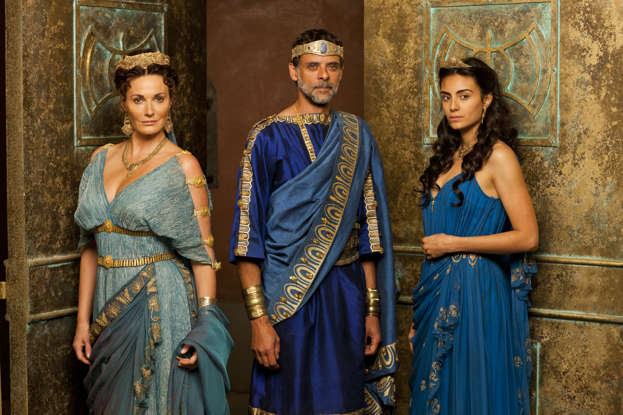 Still of Sarah Parish, Alexander Siddig and Aiysha Hart in Atlantis (2013)